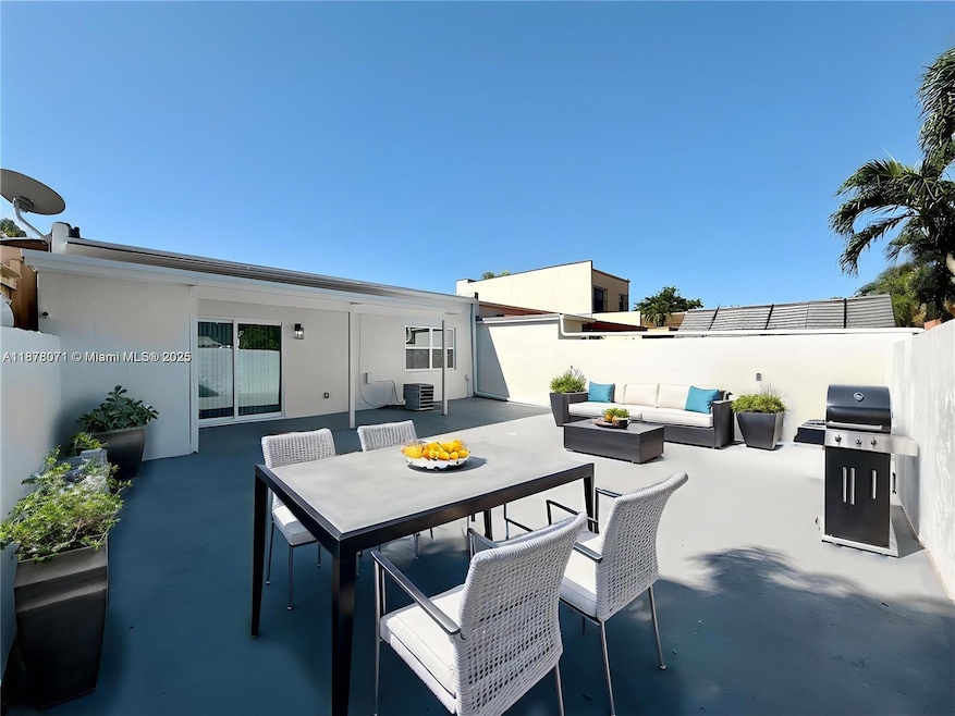 11240 SW 33rd Circle Place, Miami, FL 33165 - photo 1