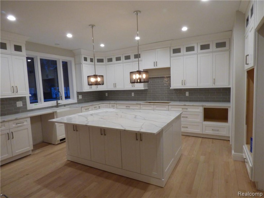 4440 Queens Way, Bloomfield Hills, MI 48304 - photo 1