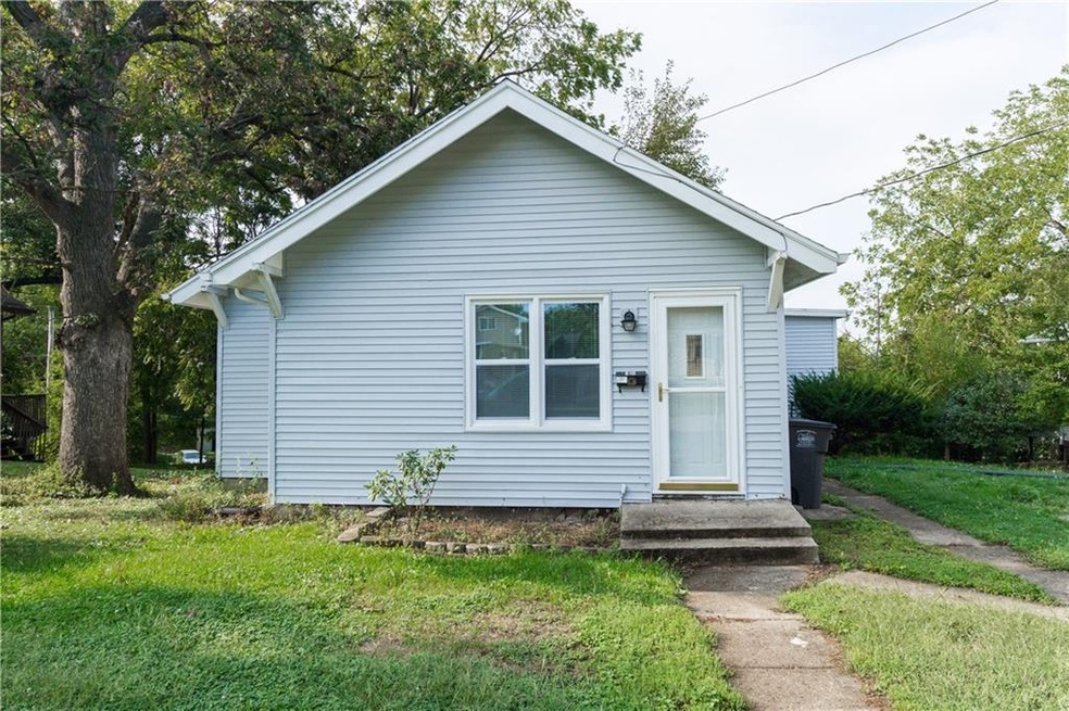 610 Palmer Place, Des Moines, IA 50315 - photo 1
