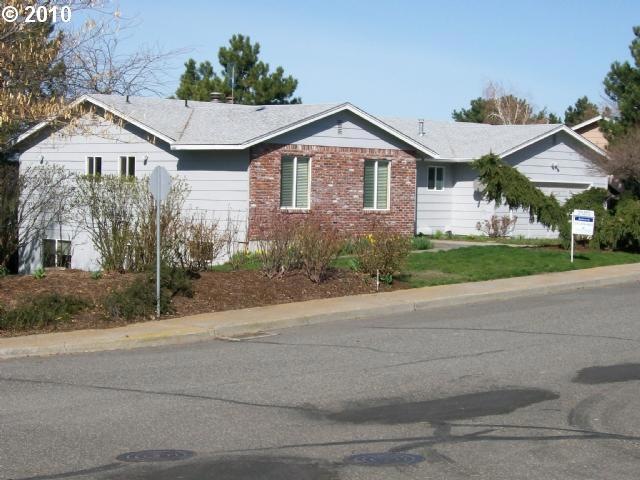 635 Summit Ridge Dr E, the Dalles, OR 97058 - photo 1