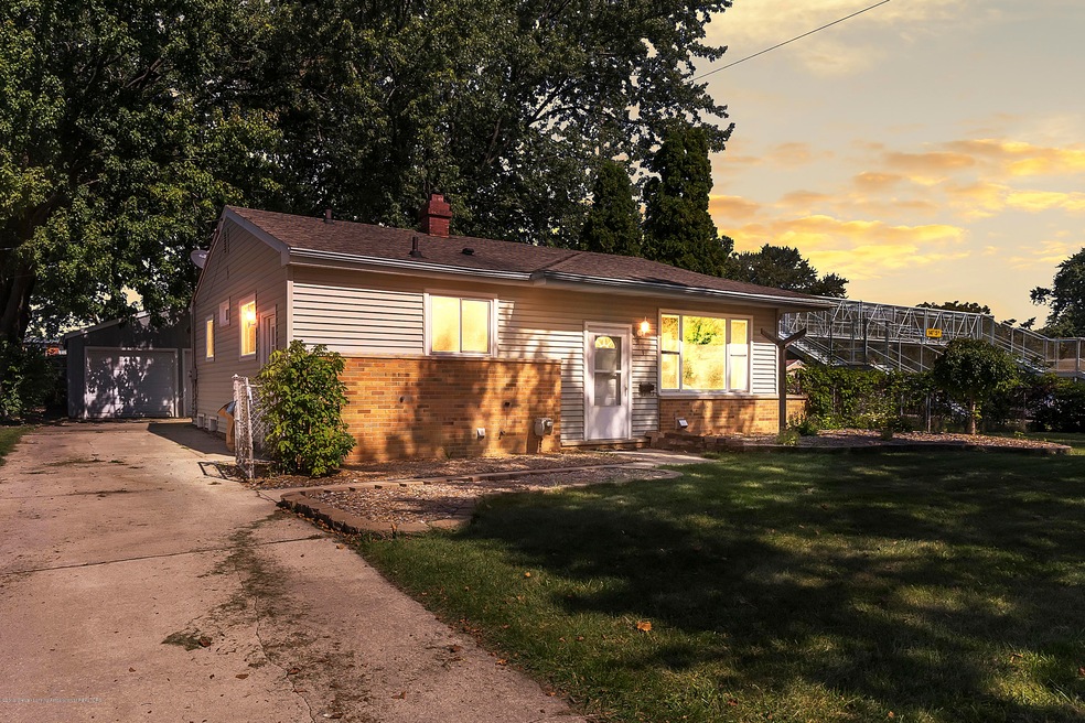 921-Kendon-ave-Lansing-MI-48910-windowst