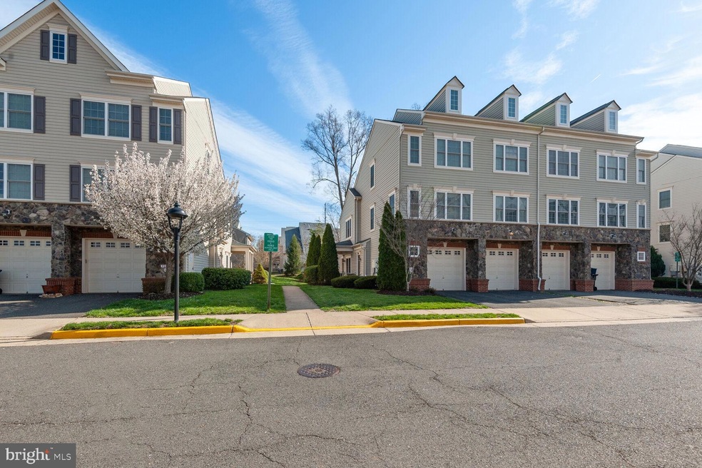 11261 Wortham Crest Cir unit 37, Manassas, VA 20109 - photo 1