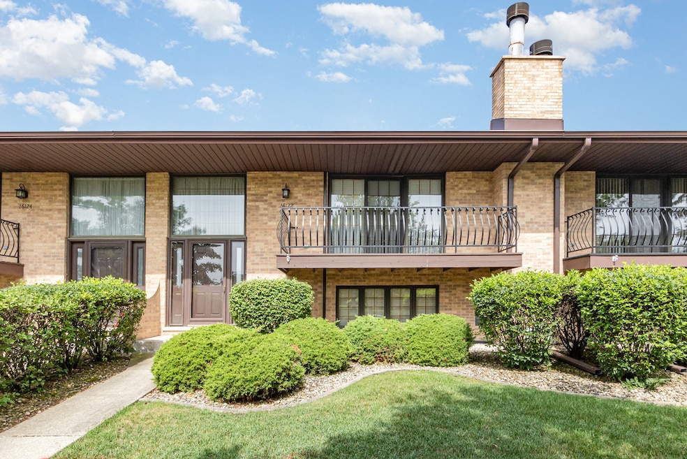 16122 Pine Dr unit 2476, Tinley Park, IL 60477 - photo 1