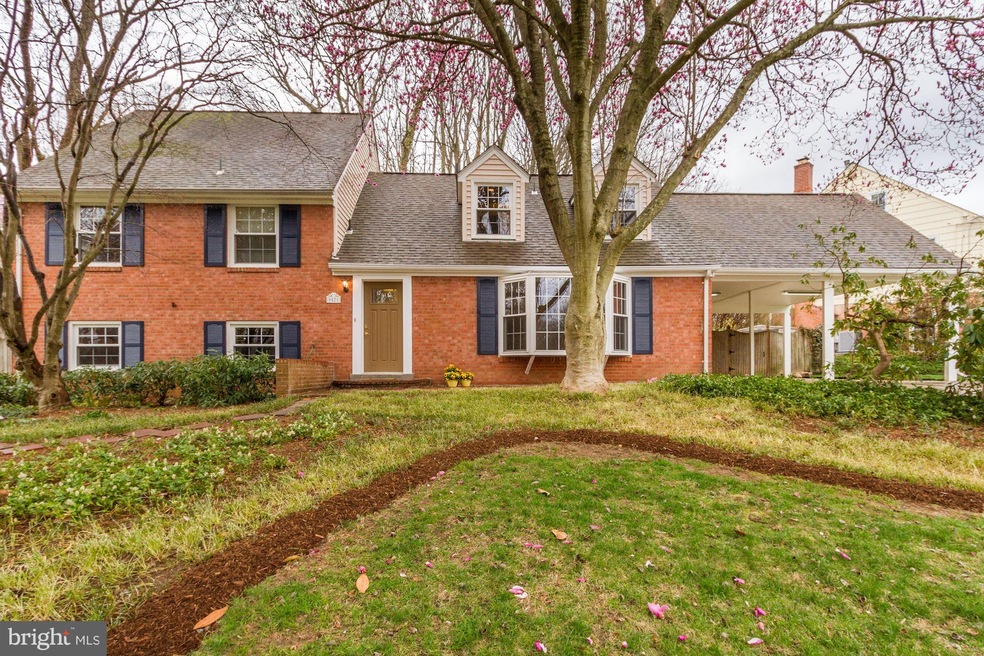 9521 Jomar Dr, Fairfax, VA 22032 - photo 1