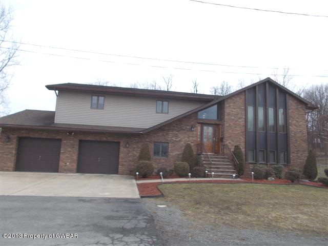 3 Raymond Dr, Hanover Township, PA 18706 - photo 1