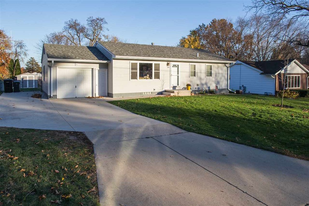 325 N Francis St, Cedar Falls, IA 50613 - photo 1