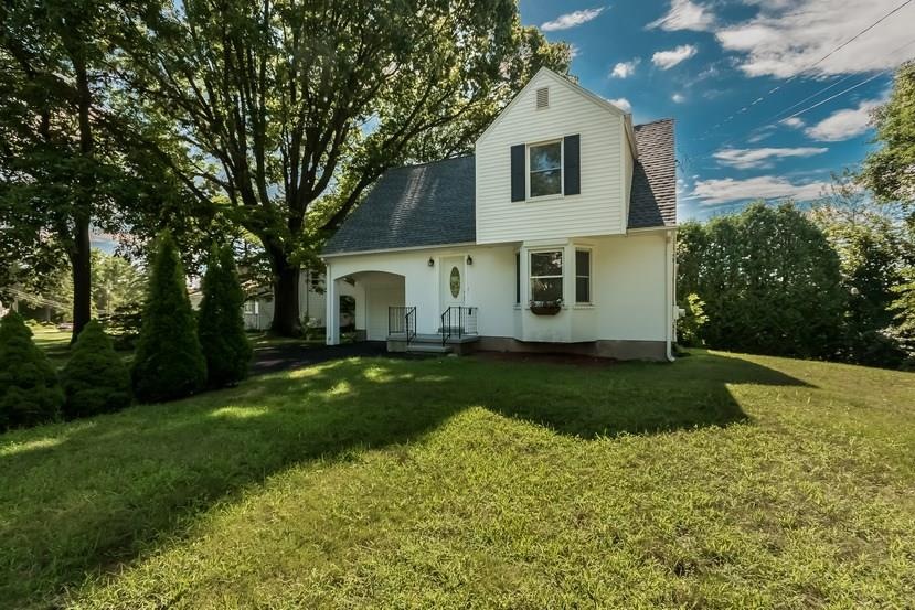 635 Connors Ln, Stratford, CT 06614 - photo 1