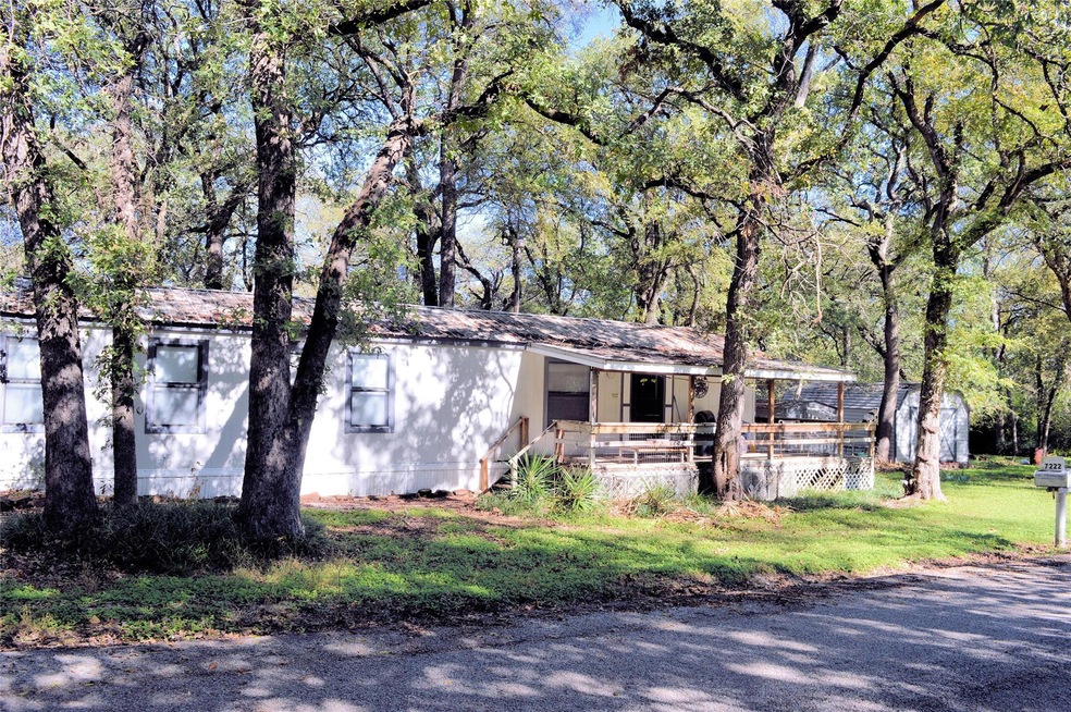 View of front facade featuring a front yard and co