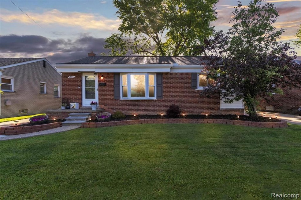 01-15351 Devoe St-WindowStill-Real-Estate-Photogra