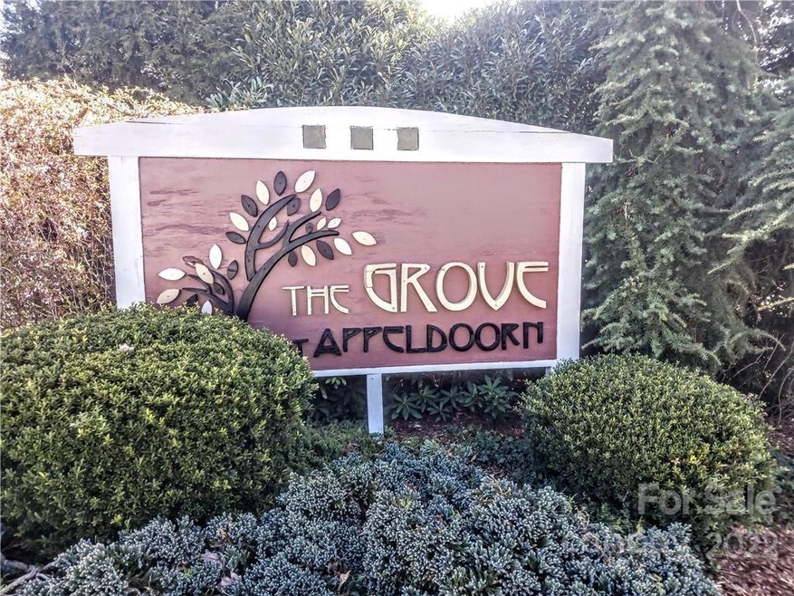 622 Appeldoorn Cir unit 622, Asheville, NC 28803 - photo 1