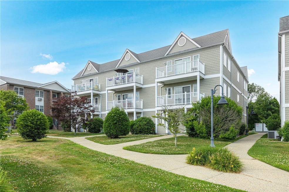 675 Metacom Ave unit 58, Bristol, RI 02809 - photo 1