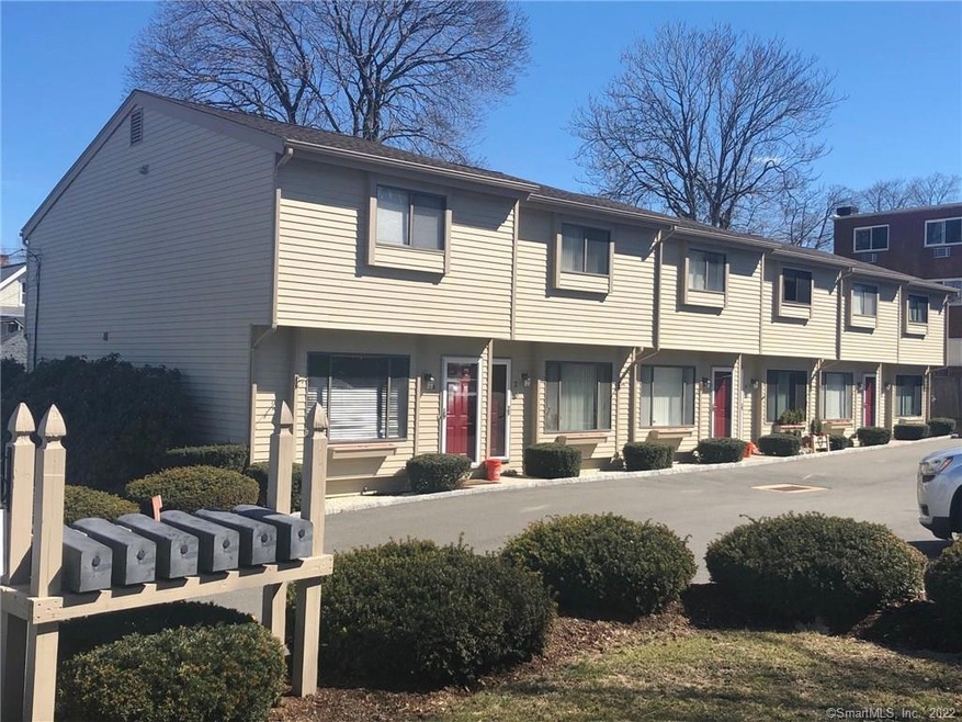 END UNIT in Freshly Painted 6 Unit Complex