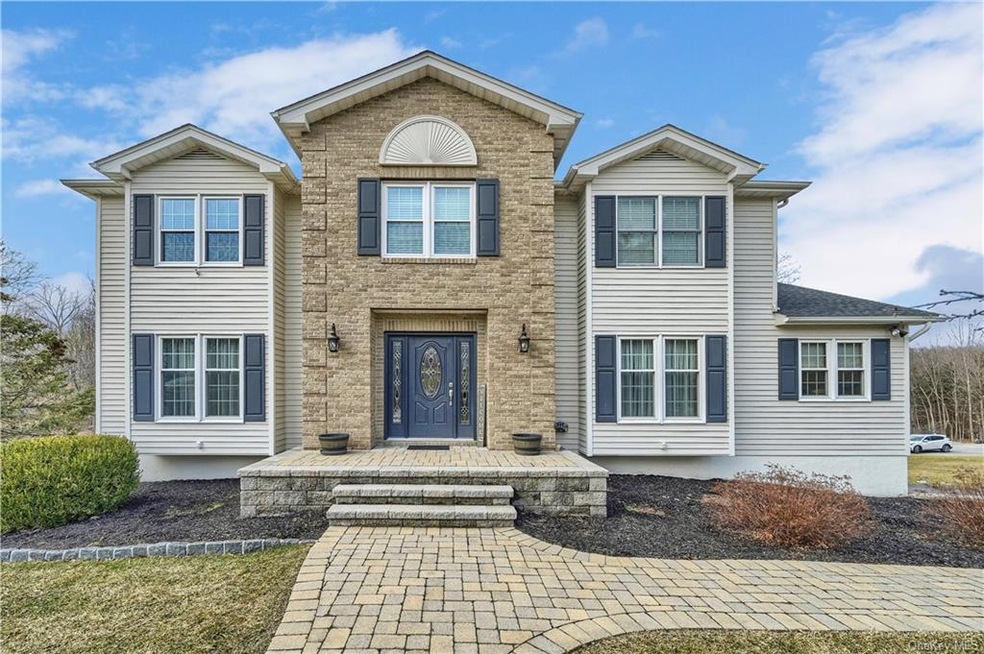 11 Menayas Ct, Washingtonville, NY 10992 - photo 1