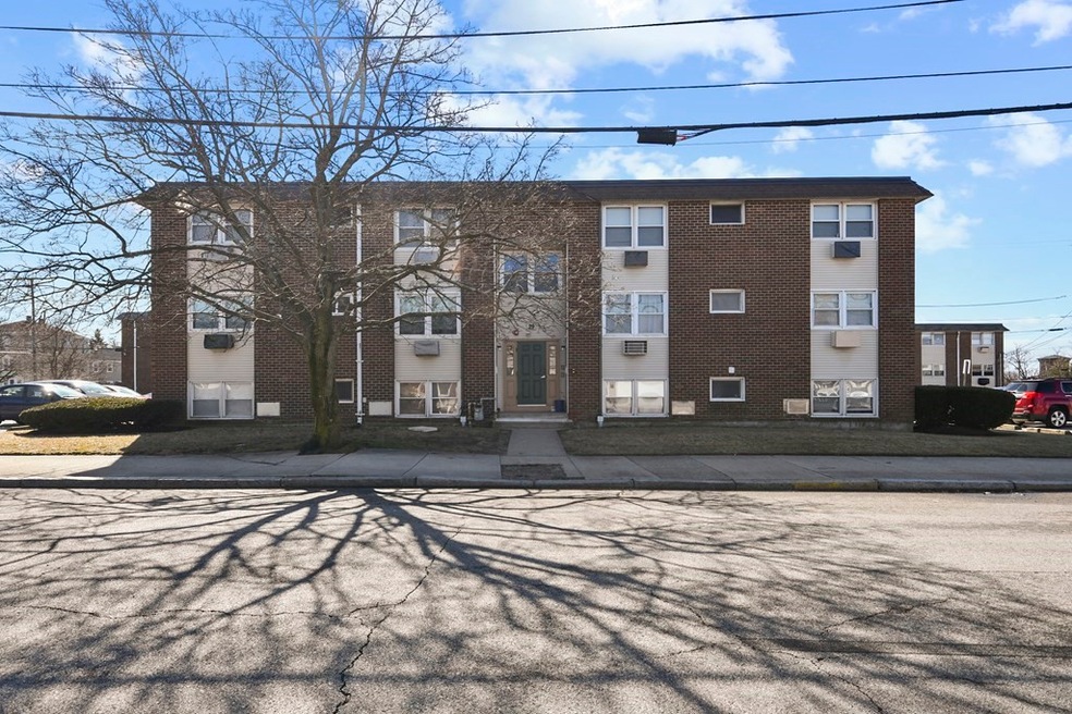 29 Woodbine St unit 12, Pawtucket, RI 02860 - photo 1