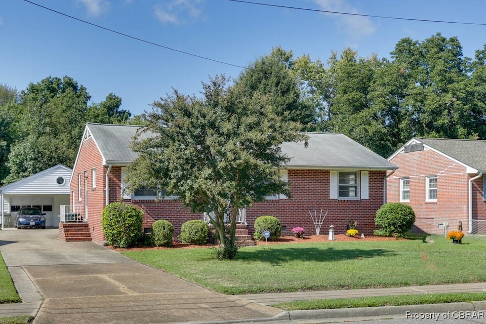View of front of house featuring a front lawn and