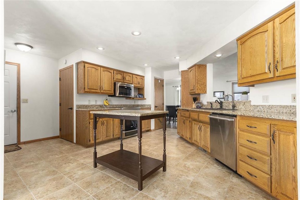 W3047 Pinewood Ct, Appleton, WI 54915 - photo 1