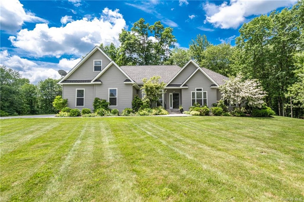 114 Dejong Ct, Montgomery, NY 12549 - photo 1