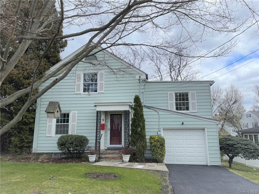 Welcome to 5 Winslow Circle in Tuckahoe!