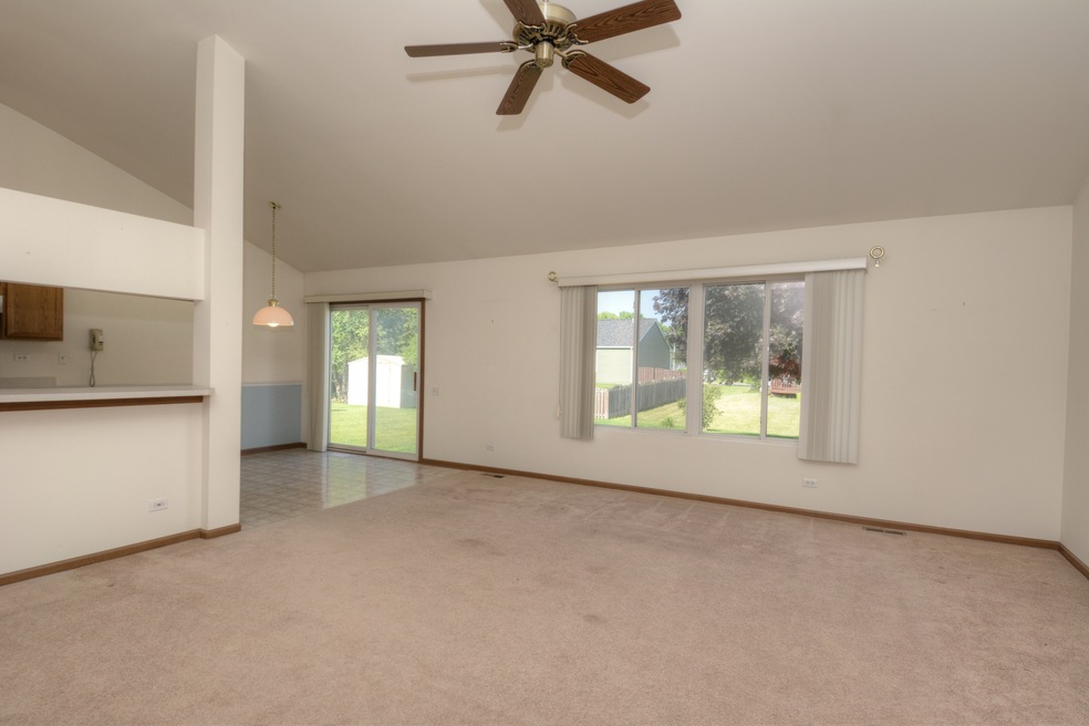 1112 Sawmill Ln, Algonquin, IL 60102 - photo 1