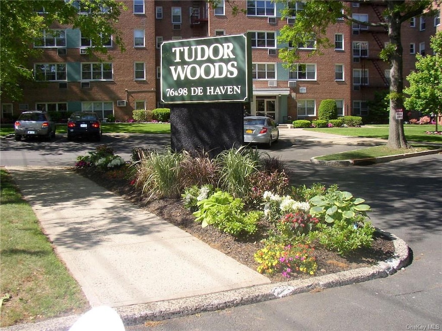 Tudor Woods unit 4A, Yonkers, NY 10703 - photo 1