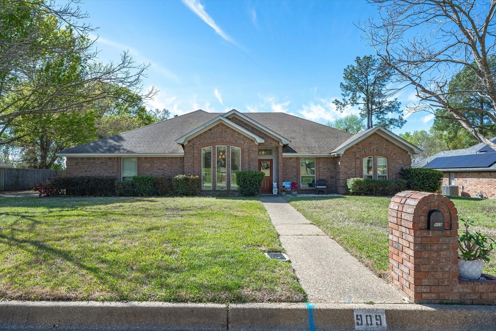 909 Beth Dr, Tyler, TX 75703 - photo 1