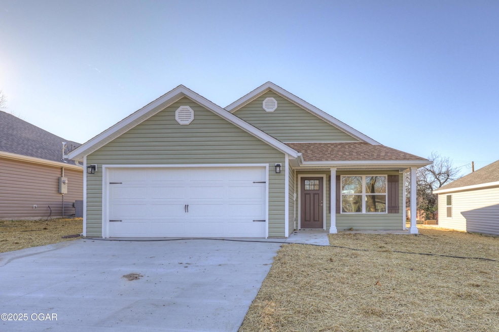 616 N Ball St, Webb City, MO 64870 - photo 1