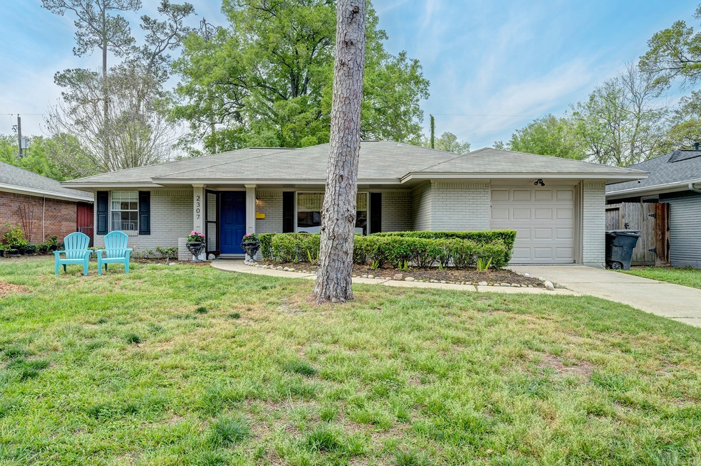 2307 Hewitt Dr, Houston, TX 77018 - photo 1