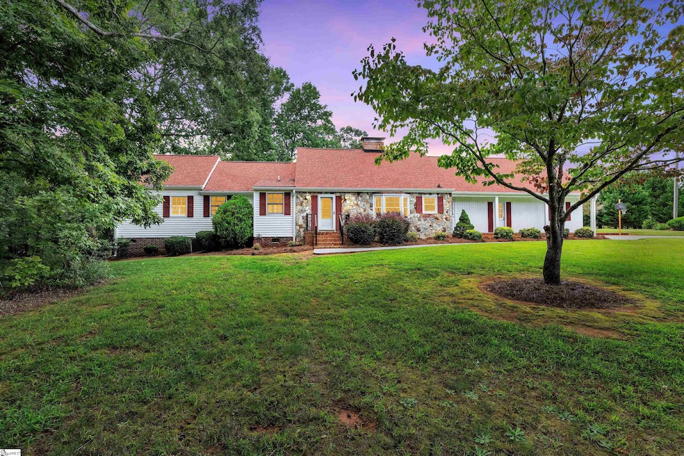 819 J C Cooper Rd, Fountain Inn, SC 29644 - photo 1