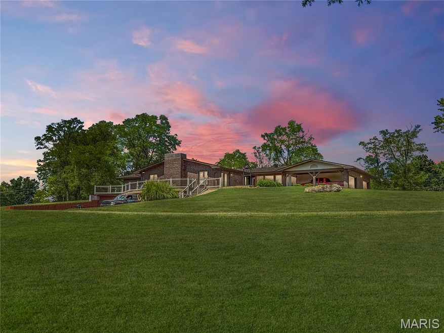 498 E Bittersweet Dr, Gerald, MO 63037 - photo 1