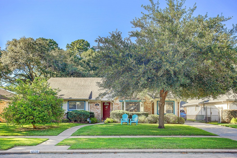 1026 Cheshire Ln, Houston, TX 77018 - photo 1