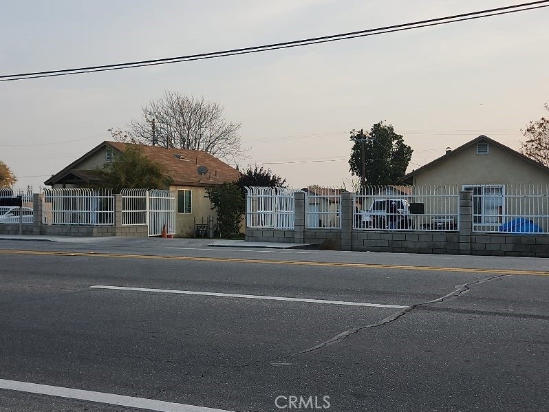 2915 Edison Hwy, Bakersfield, CA 93307 - photo 1