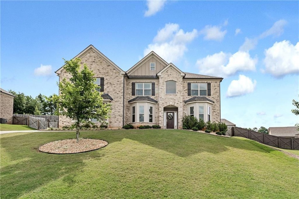 View of front facade with a front lawn