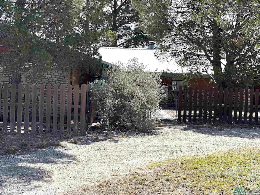 4404 Taos St, Carlsbad, NM 88220 - photo 1