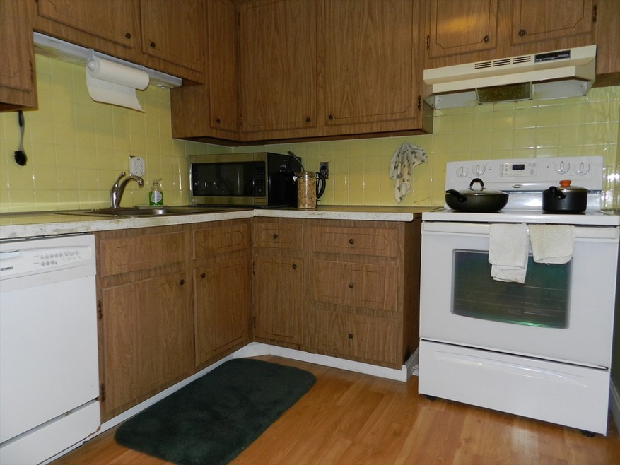 2 Old Colony Ln unit 8, Arlington, MA 02476 - photo 1