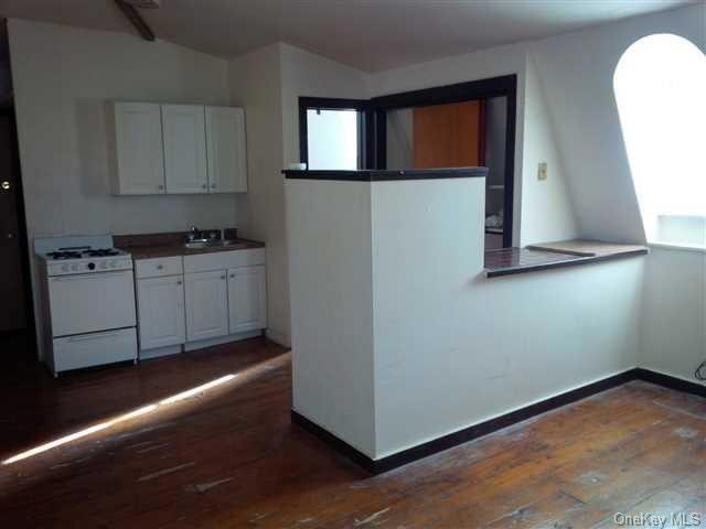 22 Barclay St unit 4, Poughkeepsie, NY 12601 - photo 1