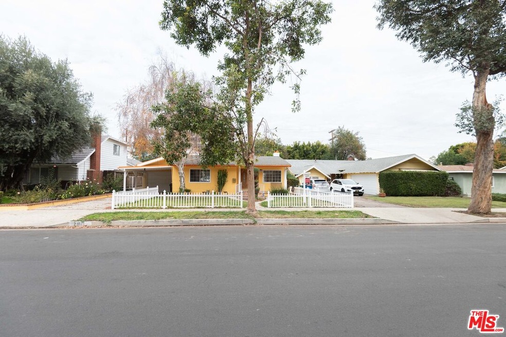 21021 Costanso St, Woodland Hills, CA 91364 - photo 1