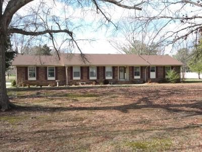 108 Deerfield Cir, Manchester, TN 37355 - photo 1