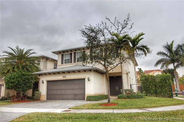 10403 NW 70th Ln, Doral, FL 33178 - photo 1