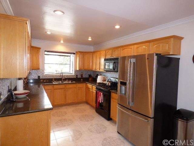 OPEN SPACIOUS KITCHEN