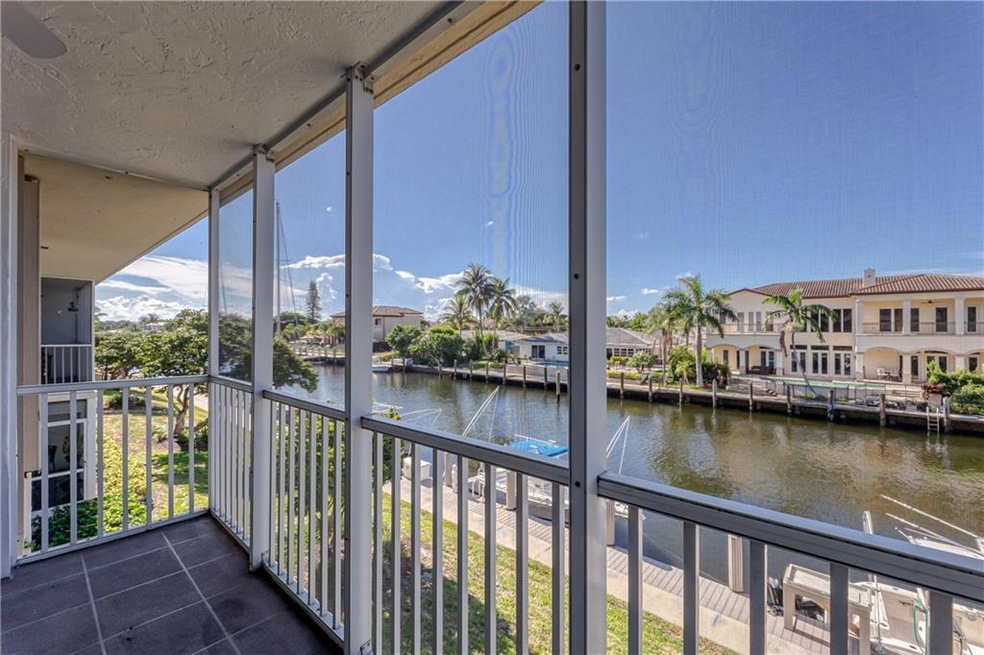 2 BR/ 2 BA Garden unit in Palm-Aire at Coral Key w