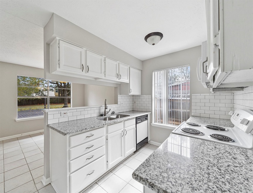 9813 Ibis Ln, Conroe, TX 77385 - photo 1