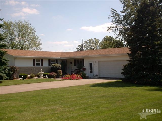 217 W Andrews St, Monroe, IN 46772 - photo 1