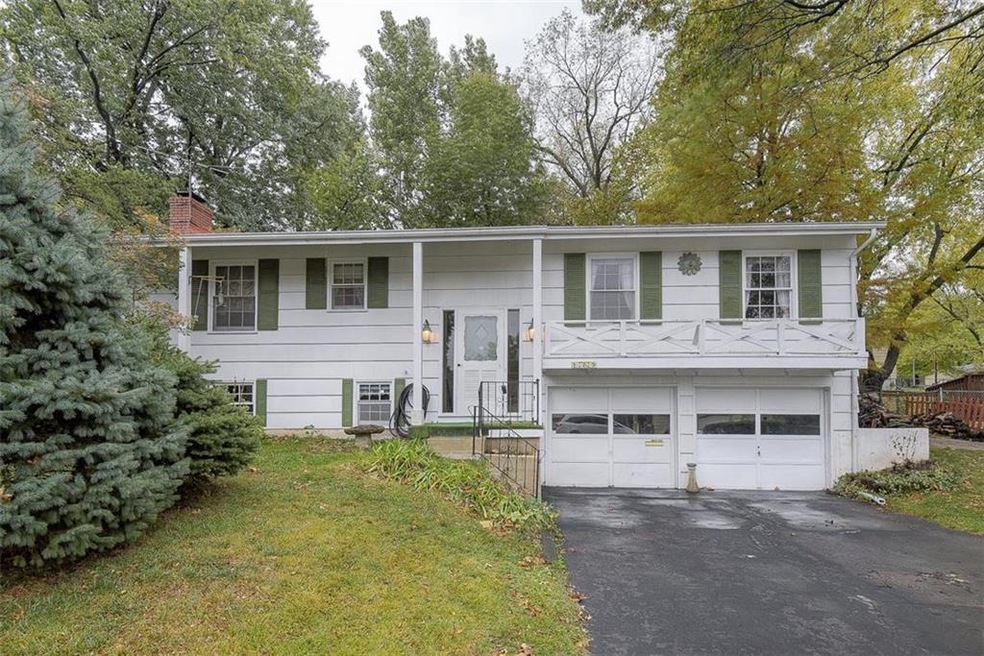 10705 W 71st Place, Shawnee, KS 66203 - photo 1