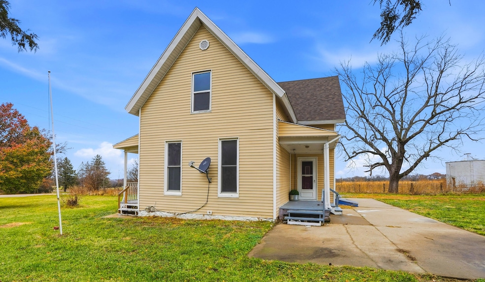 2902 Water St, Columbus City, IA 52737 - photo 1