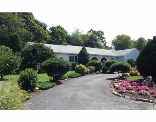 54 Wyndcliff Dr, Saunderstown, RI 02874 - photo 1