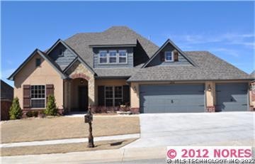 Beautiful new home built in 2011! Owners installed