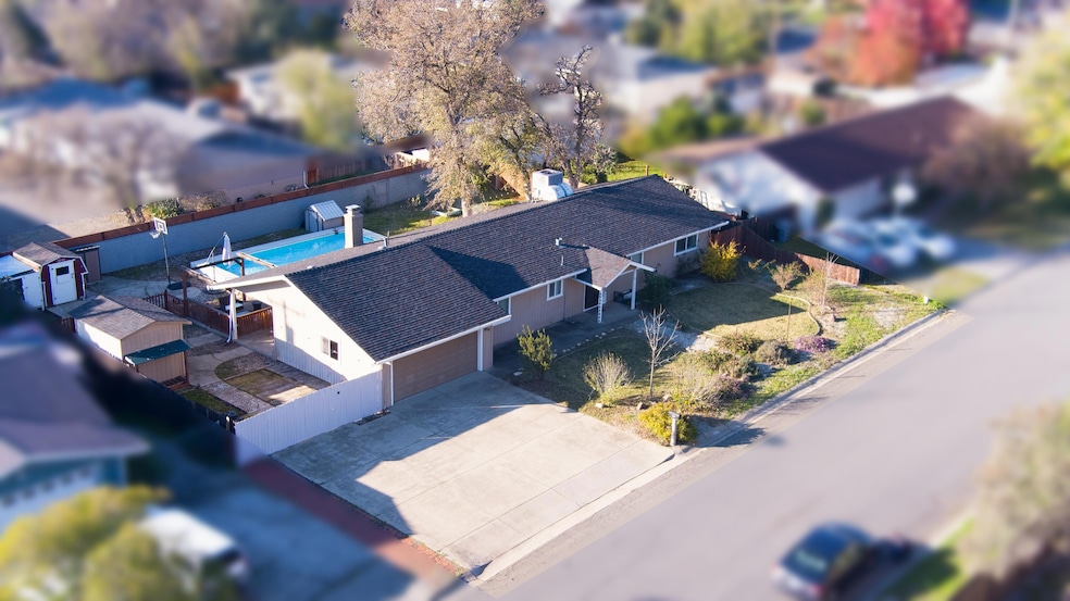 2850 Oakview Dr, Redding, CA 96002 - photo 1