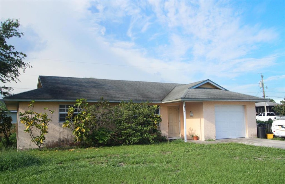 2316 NE Clarissa Front