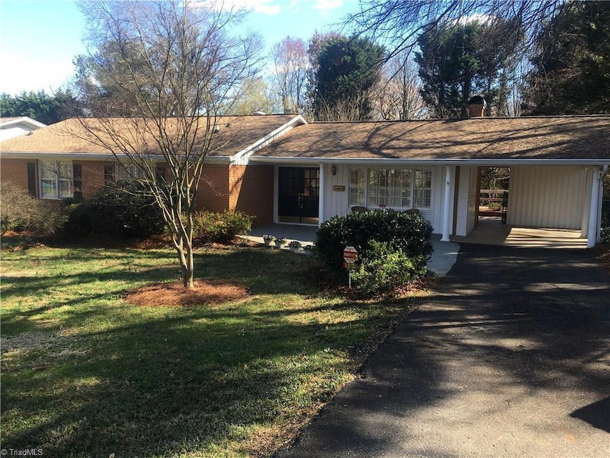 1108 Forest Park Dr, Statesville, NC 28677 - photo 1