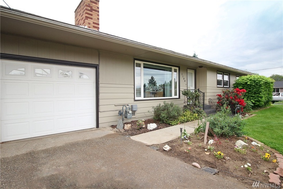 1100 1st St SE, East Wenatchee, WA 98802 - photo 1